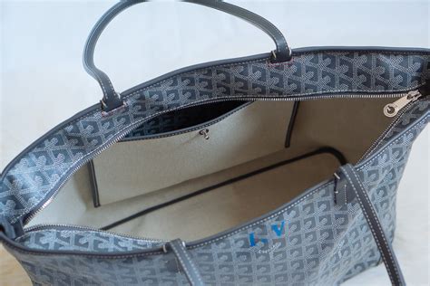 inside goyard tote.